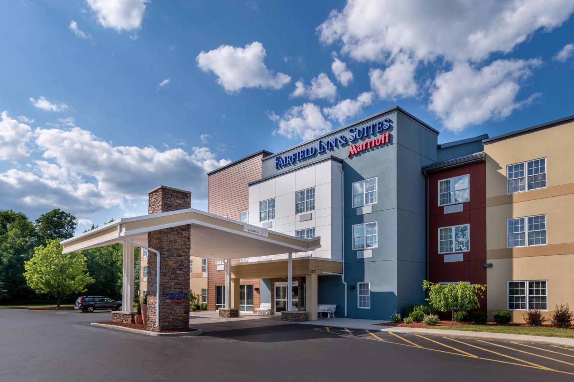 Hotel Fairfield & By Marriott